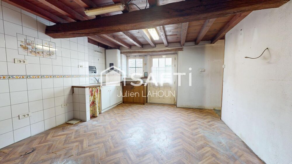 Maison en pierre à rénover  5 pièces  110 m²  Centre de Châteaubernard