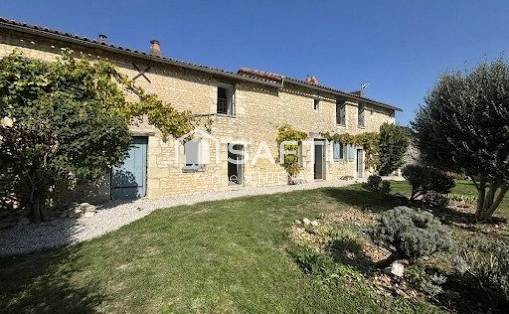 Très belle longère rénovée avec goût . Isolé sans vis à vis, dans un hameau calme