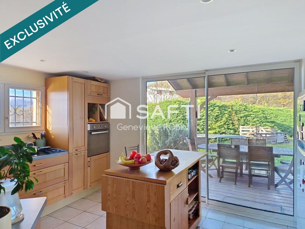 Maison familiale individuelle de 196 m² habitables avec 6 chambres  Terrain de 759 m²