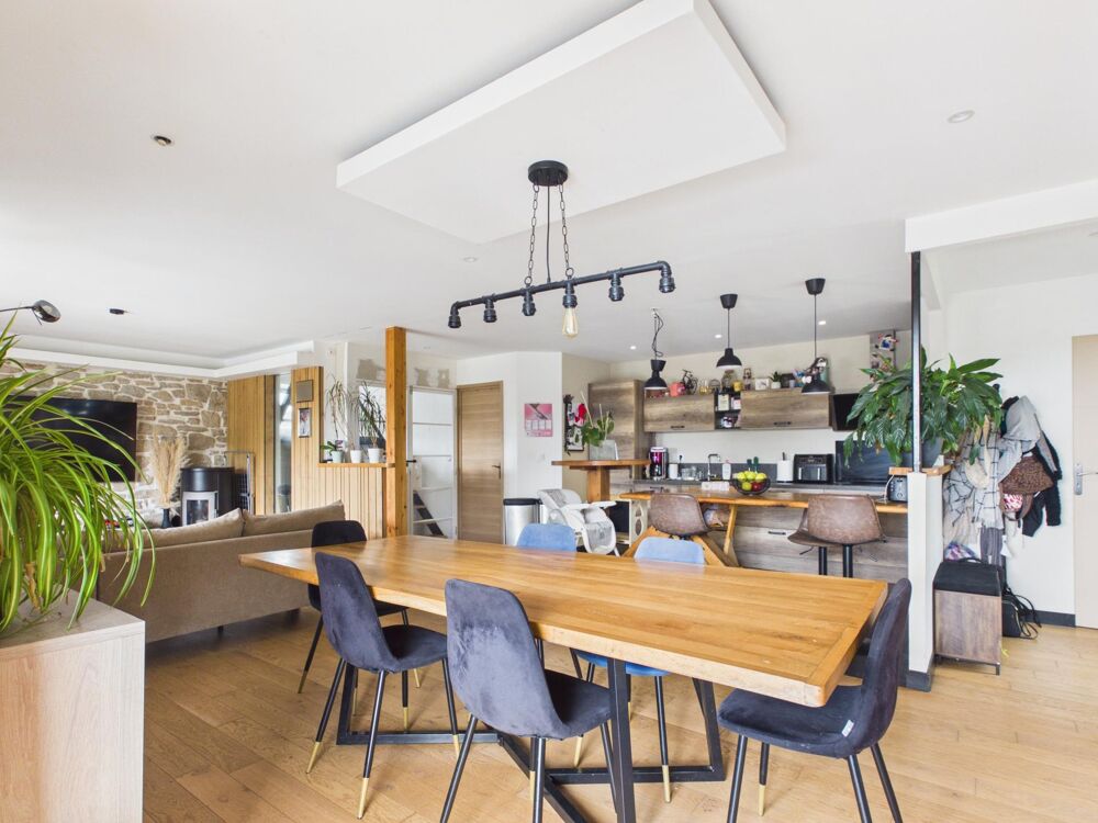 PLOUIGNEAU  Maison familiale entièrement rénovée de 135 m²  4 chambres  Terrain de 1 307 m²