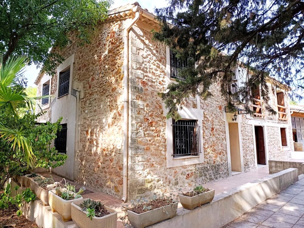 Maison dException de 245 m²  Ancien Chai Viticole Rénové en 2000