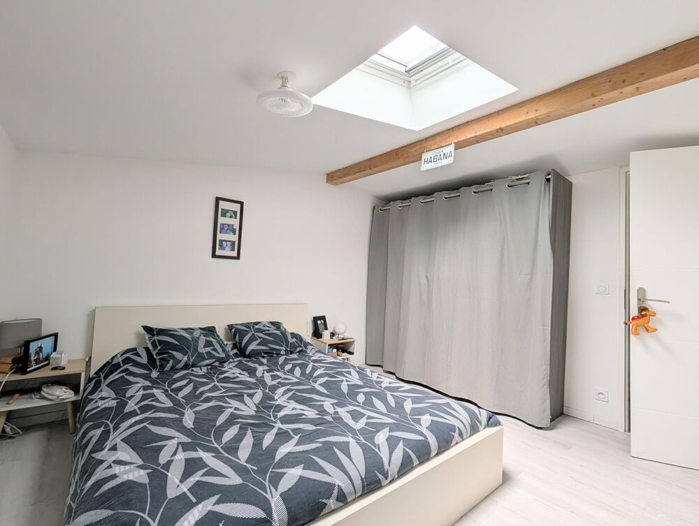 Vente Maison Maison de ville rénovée avec jardin intime au coeur de Saint-Savin Saint-savin