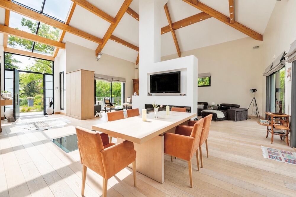 Maison 9 pièces 566 m² · à Lamorlaye · 566 m² · 1 690 000 €