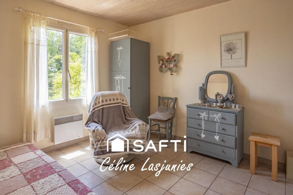 Maison sur les hauteurs, vue dégagée, calme absolu avec dépendance et piscine