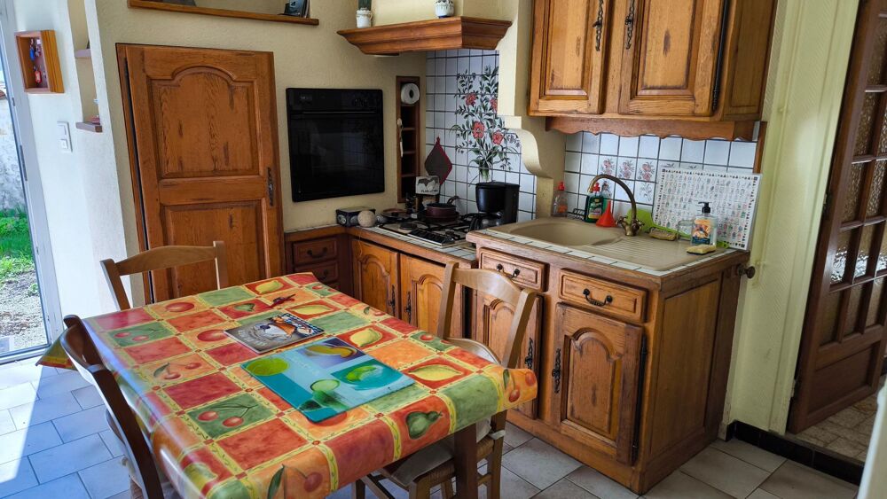 Vente Maison Maison de village 175 m² à rénover avec garage et dépendances Lozay