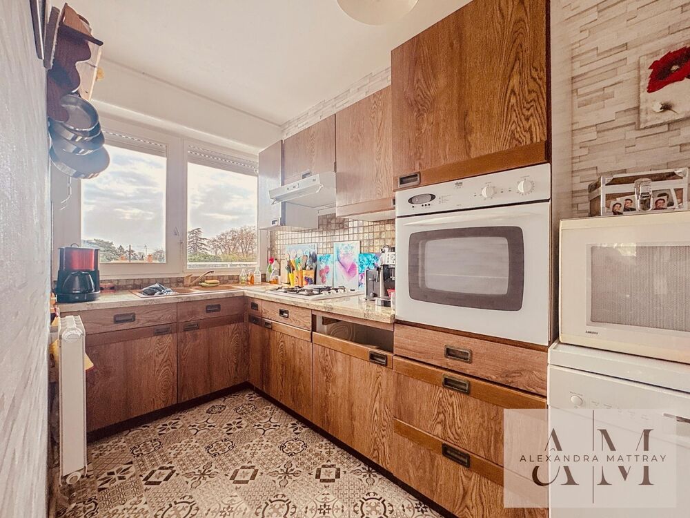 Appartement 4 pièces  101 m²  Dernier étage avec ascenseur  Résidence avec parc  10 minutes à pied du centre de Caudéran