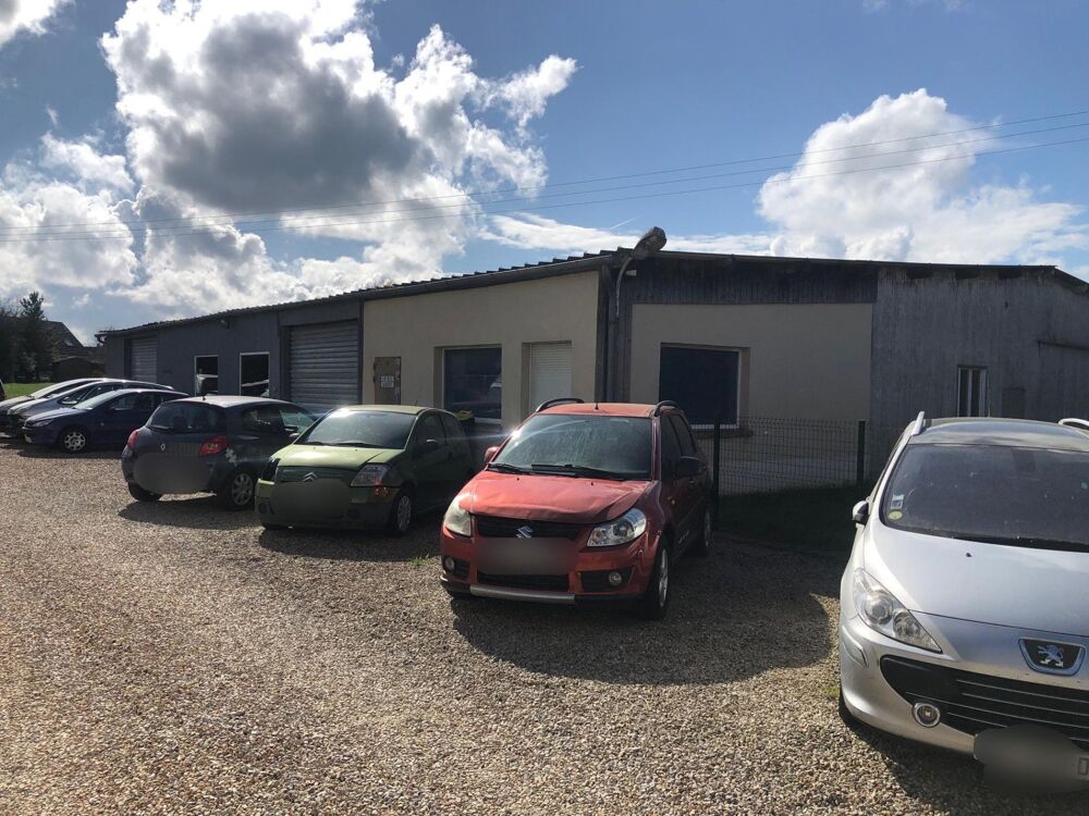   Local commercial avec grand logement (actuellement garage automobile) 