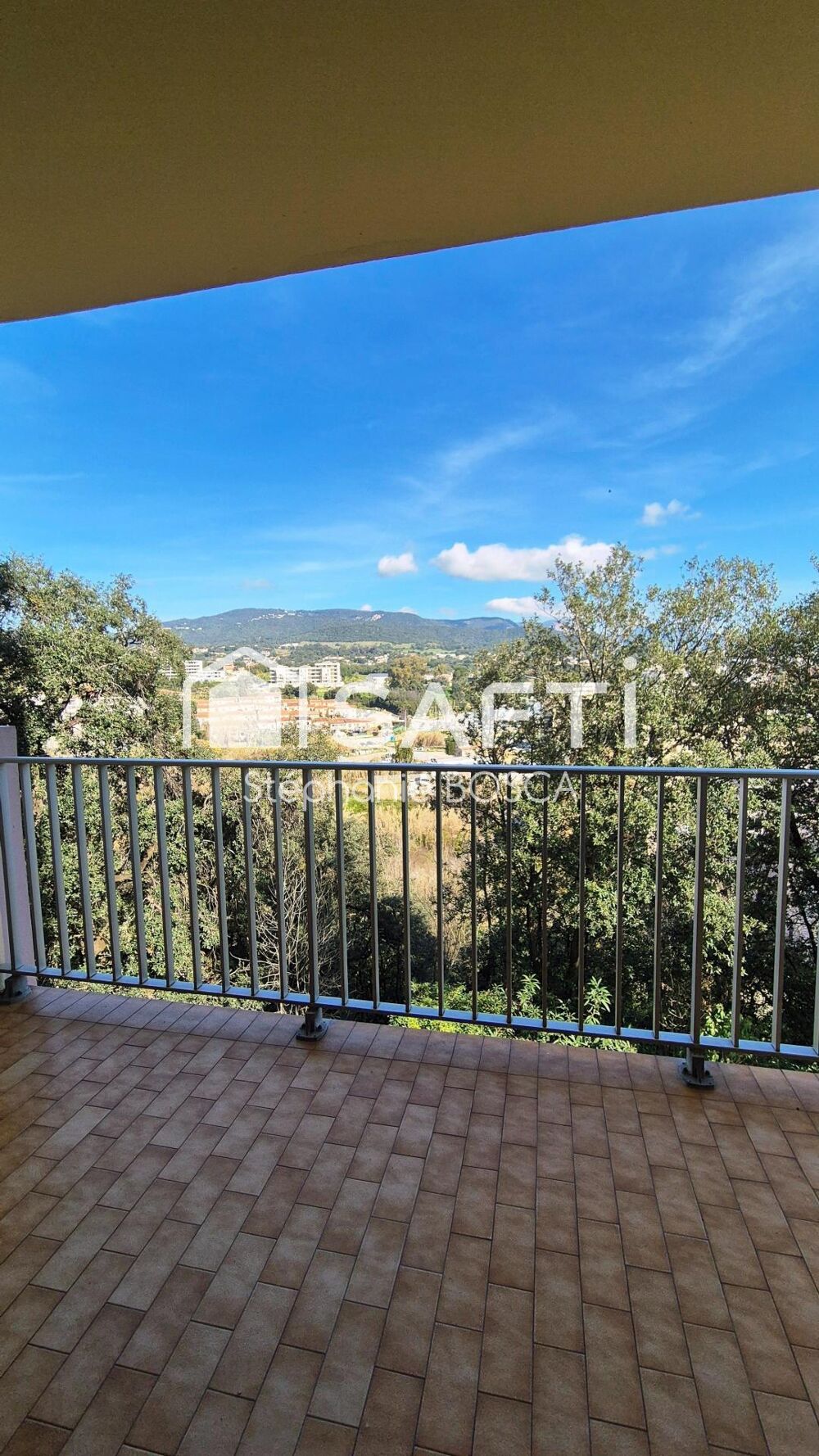 Vente Appartement GRAND T3 TRAVERSANT - BEAUX VOLUMES - VUE DEGAGEE Ajaccio