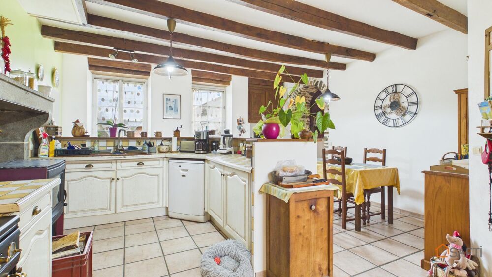 Vente Maison Belle longère de caractère avec dépendances et perspectives d'aménagement dans un environnement préservé. Bussière-poitevine