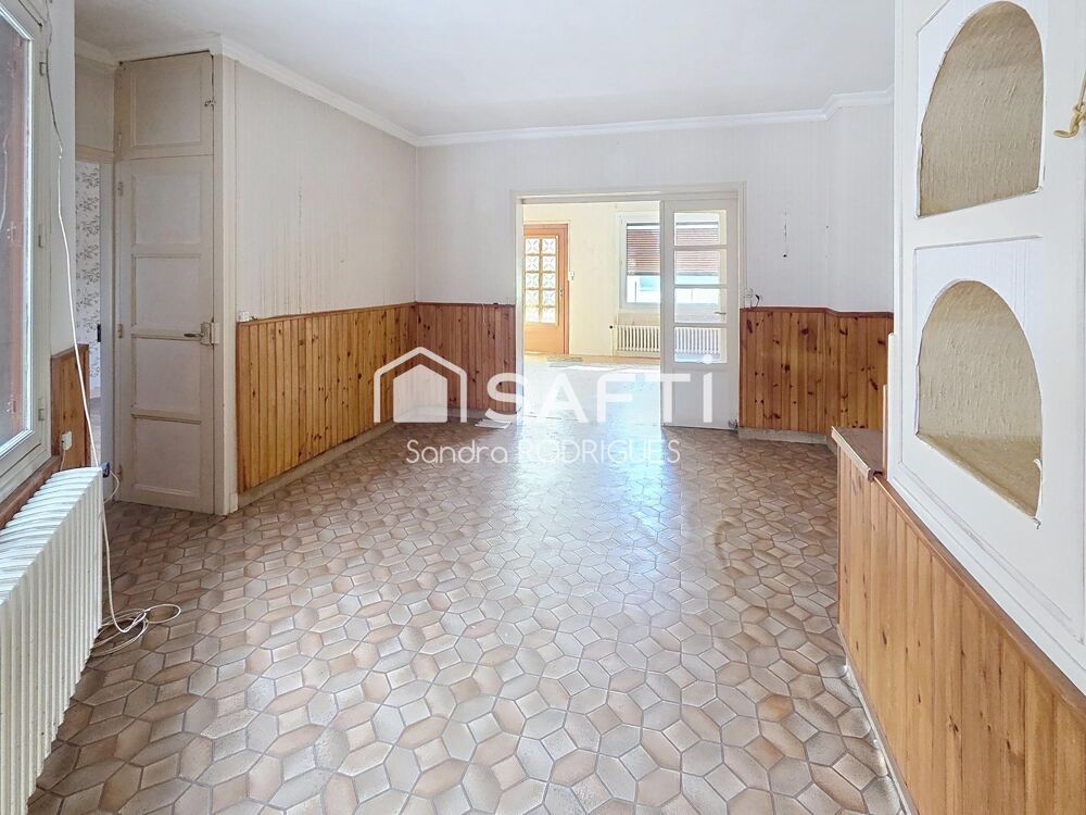 Vente Maison maison semi mitoyenne 5 pièces  avec  véranda,  jardin et garage, proche de toutes commodités et d'une gare. Tergnier