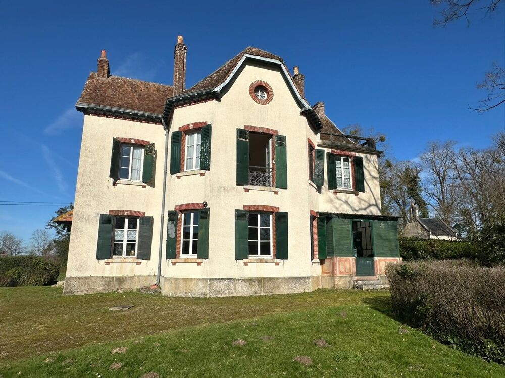 Maison de maître, 306 m²,12 pièces, 10 chambres, parc boisé.