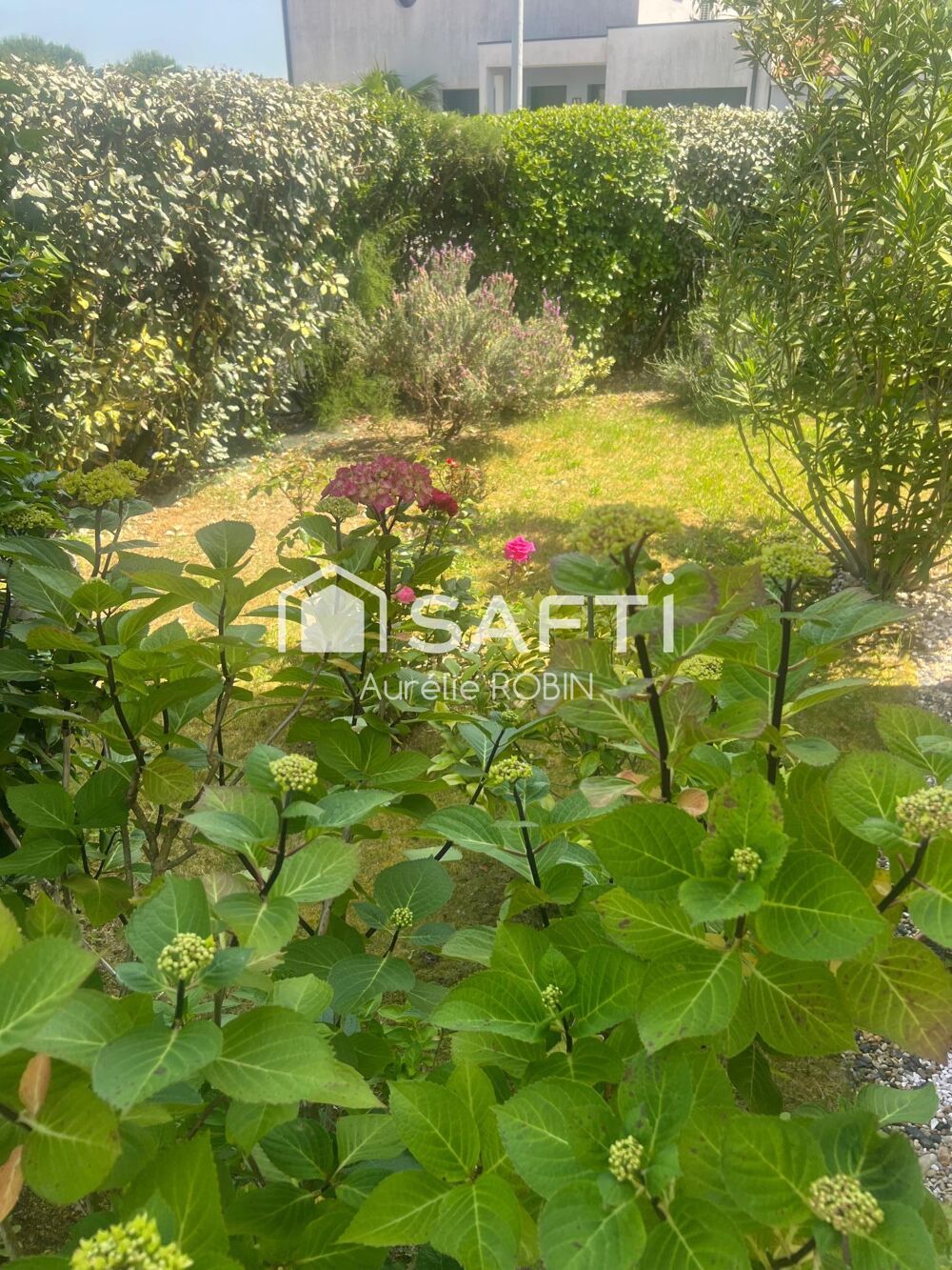 Maison familiale de 95m2 lumineuse avec terrain clôturé et arboré