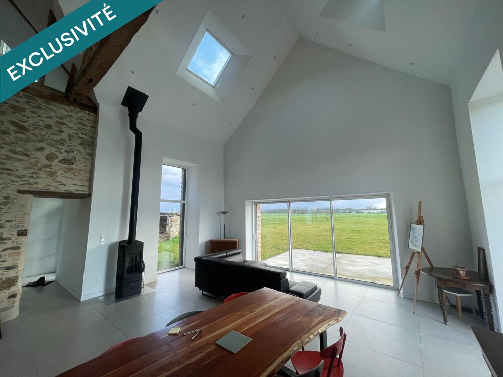 Maison traditionnelle rénovée à 100% - 148m2 - Dépendances - terrain de 4,2Ha