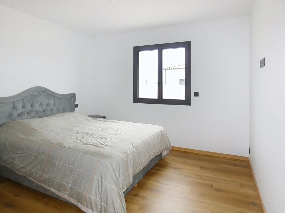 Vente Maison Villa contemporaine  de plain pied de 136m² sur un terrain de 423m² avec garage et piscine Canet
