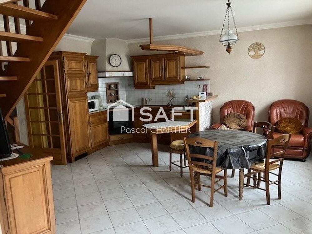 Baisse de prix significative pour cette maison à fort potentiel en plein coeur de Trélazé (rue Jean Jaurès).