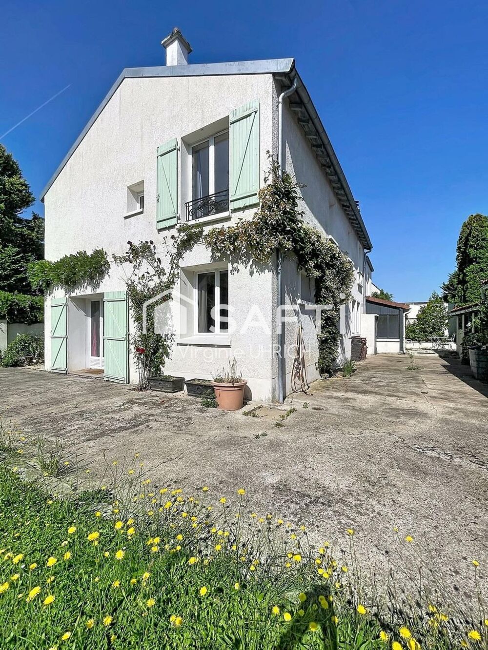 Vente Maison Maison de charme , T6, de 180 m2, sur un terrain paysager, ( 780 m2), dans le quartier très prisé du Manet, à Montigny-Le-Breton Montigny-le-bretonneux