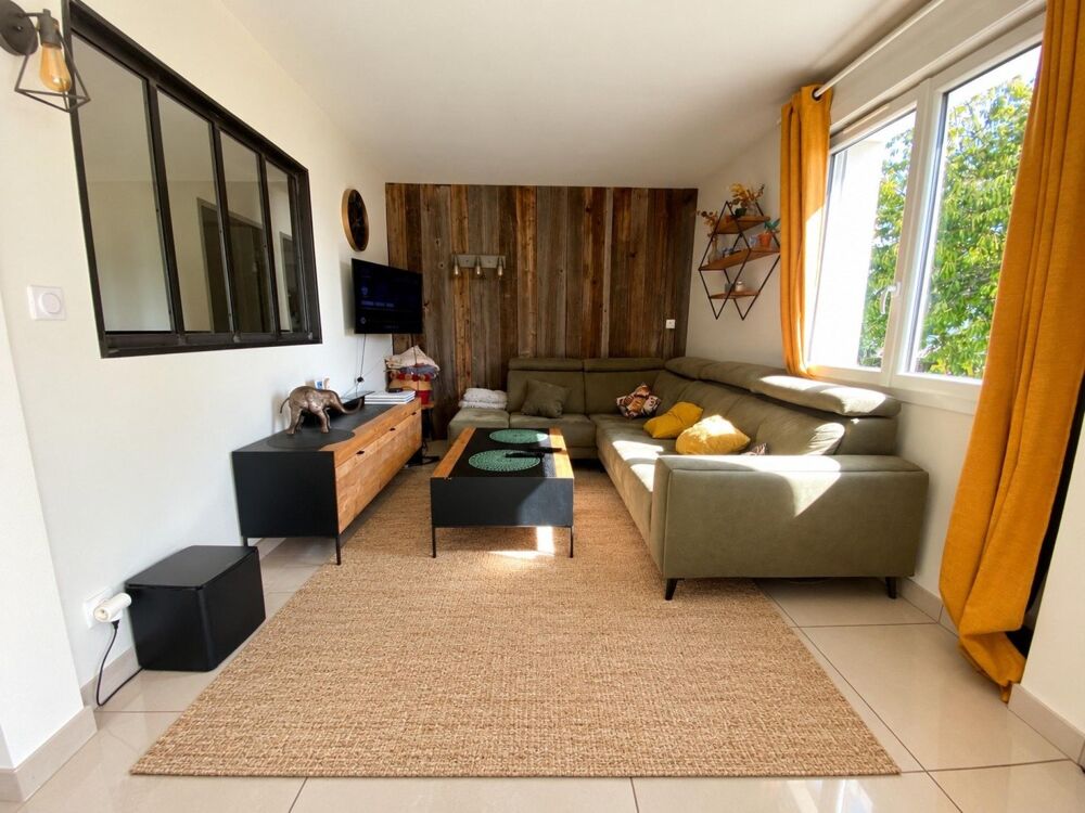 Vente Maison Située dans le secteur très prisé de Rompsay à deux pas du canal venez découvrir ce véritable havre de paix ! Perigny