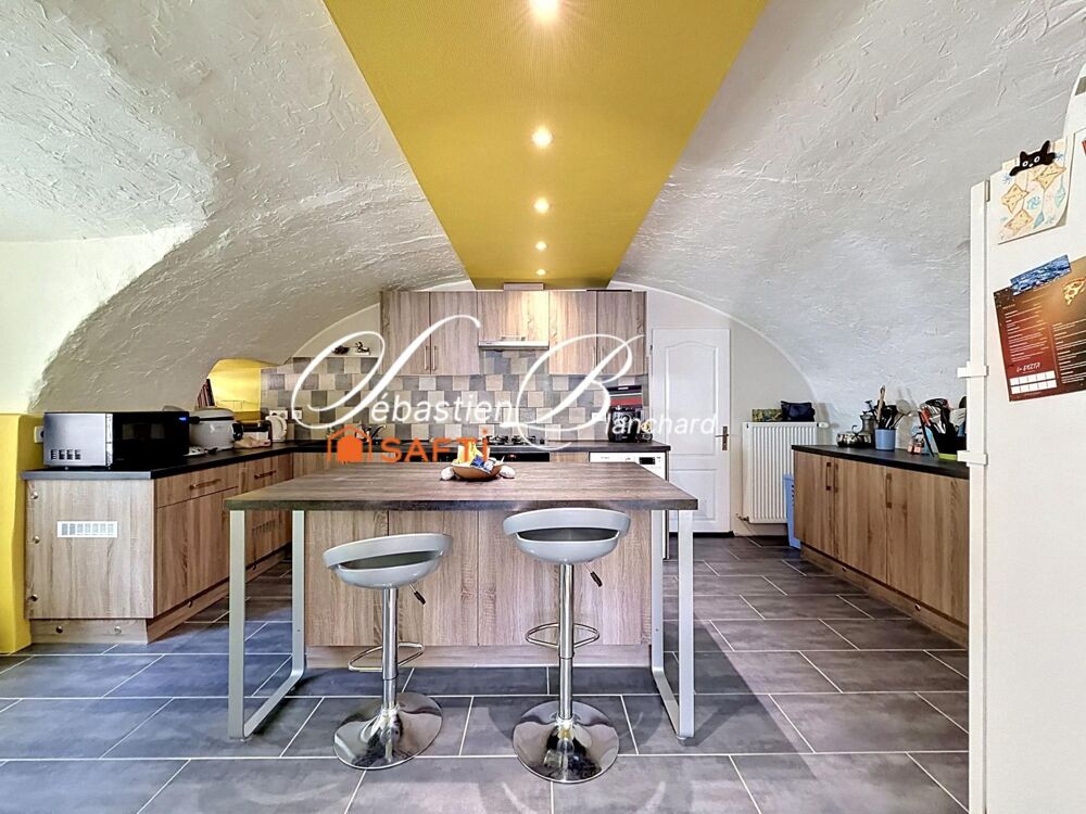 Vente Maison Un cadre de vie privilégié entre nature et confort, avec de beaux volumes et un fort potentiel d'aménagement ! Seyssel