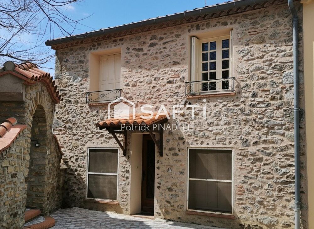 Maison d'habitation T8, disposant de 7 chambres, 2 salles de d'eau et 1 salle de bain et une pièce de vie de 32m²