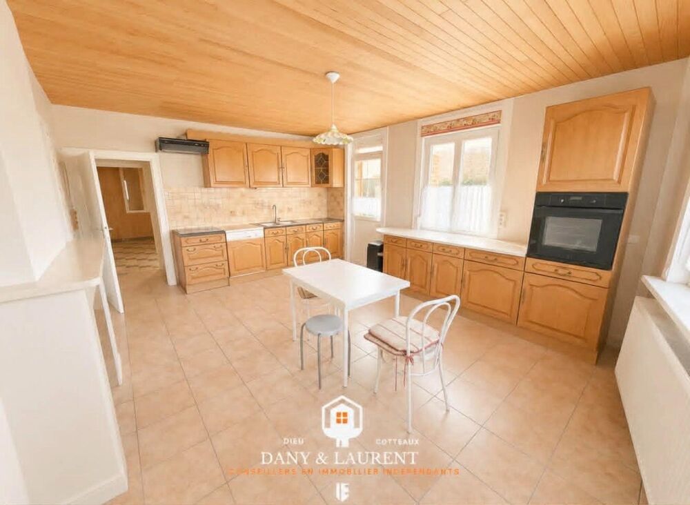 Maison de maître avec un potentiel de prés de 400m² exploitable
