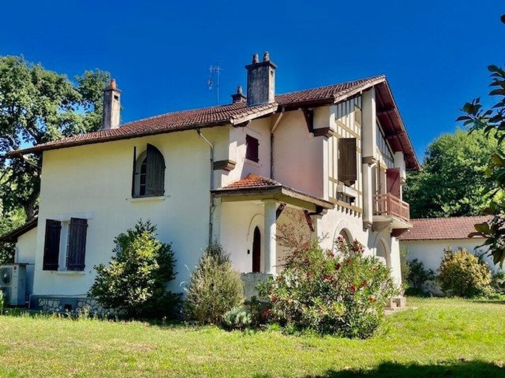 MAISON AVEC GRANDE DEPENDANCE SUR TERRAIN 6000 m2