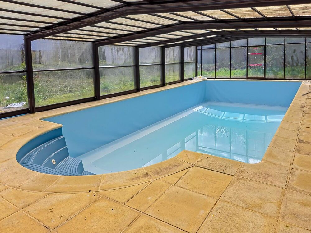 Ensemble de 4 maisons en pierre avec piscine couverte