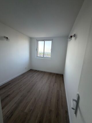  Appartement à louer 4 pièces 68 m²