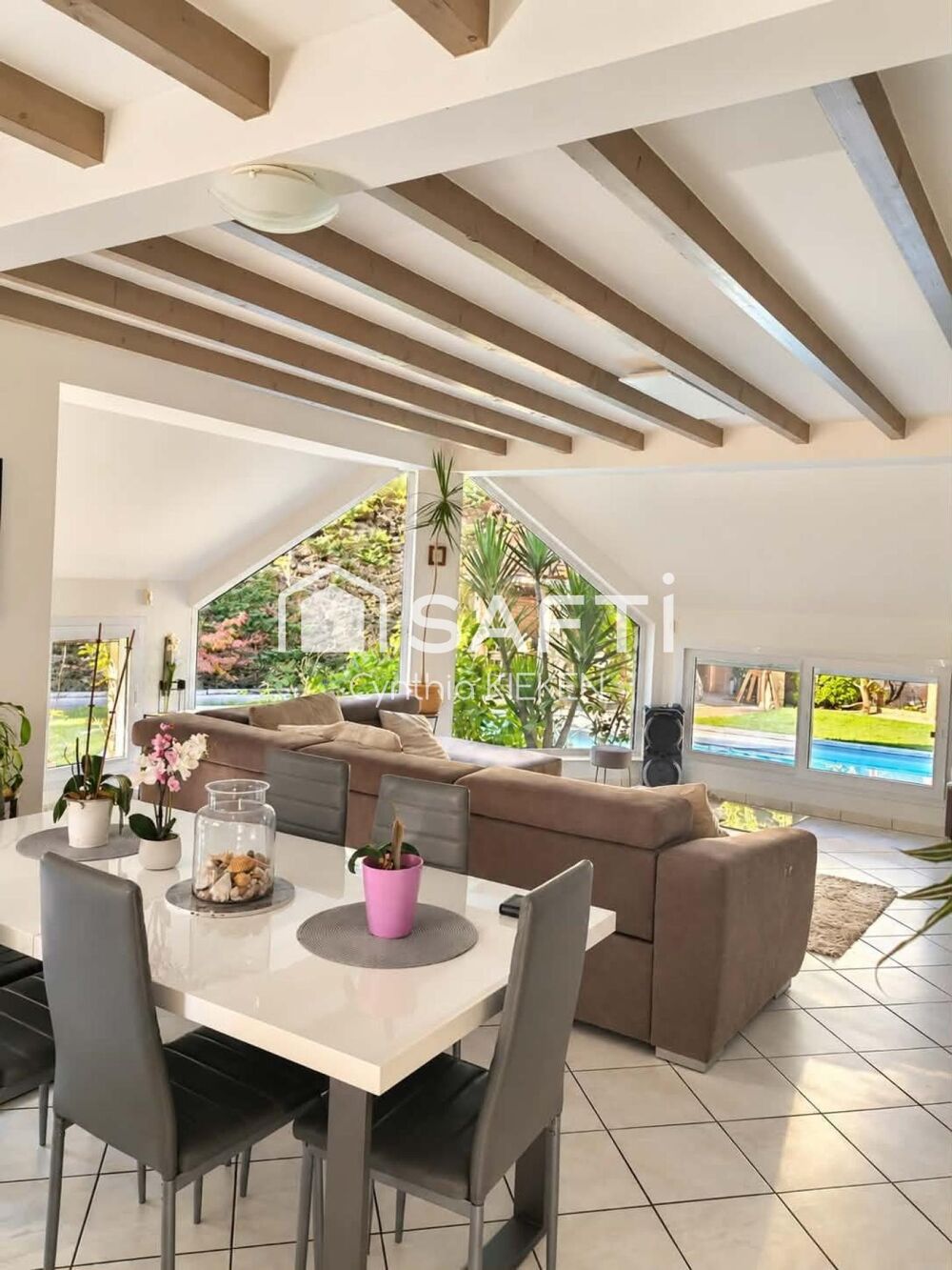 MAISON RECENTE SANS VIS A VIS PISCINE