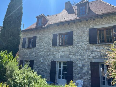   Maison en pierre. Maison - 7 pièce(s) - 180 m²