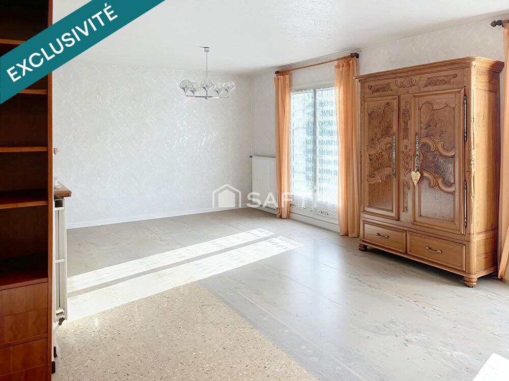 Maison idéalement située dan sun erue a sens unique, en immediate proximité du centre bourg