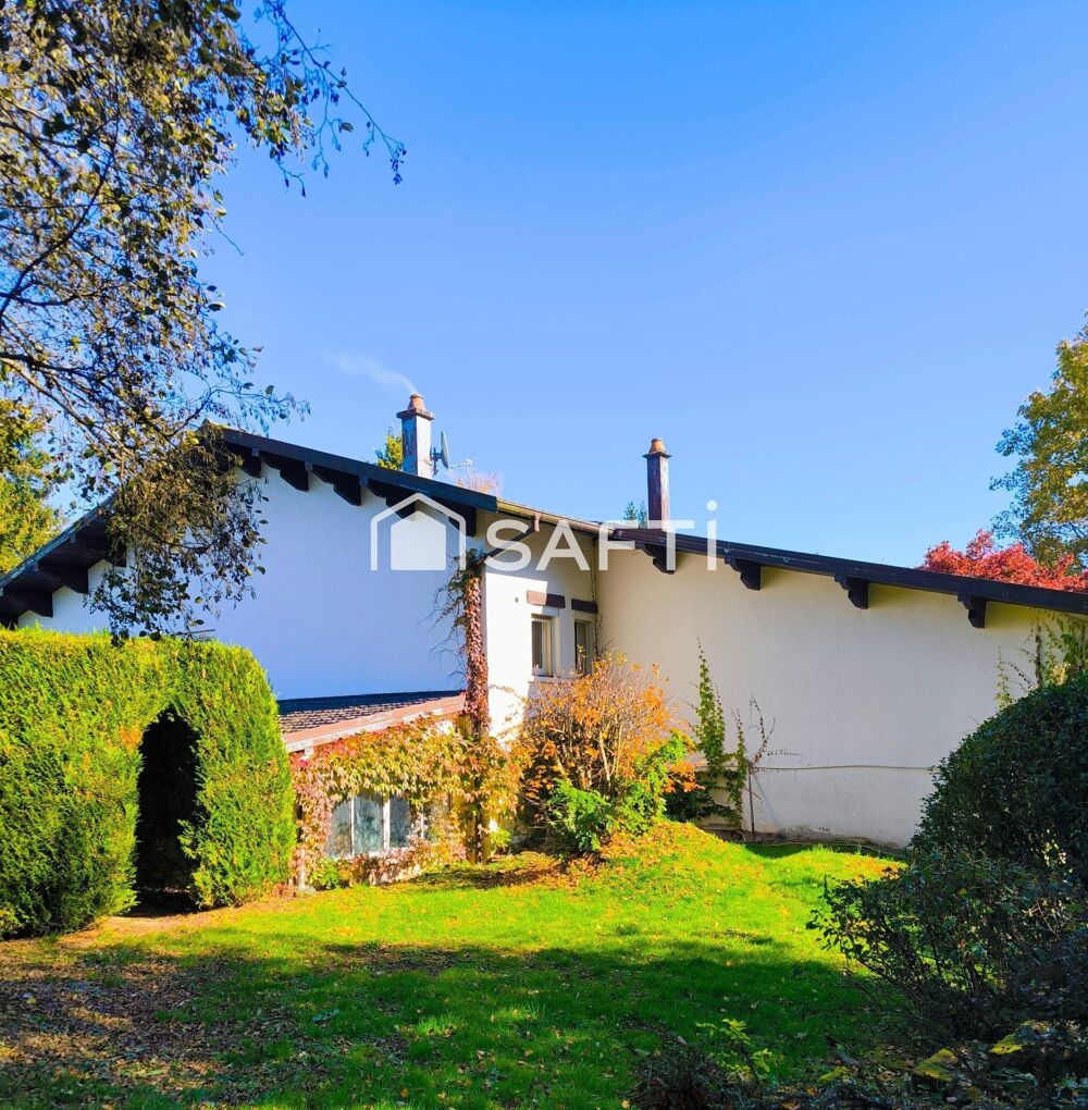 Vente Maison Bien très rare , magnifique maison familiale située à Rignovelle , 10 min de Lure avec toutes les commodités, transports, écoles Rignovelle