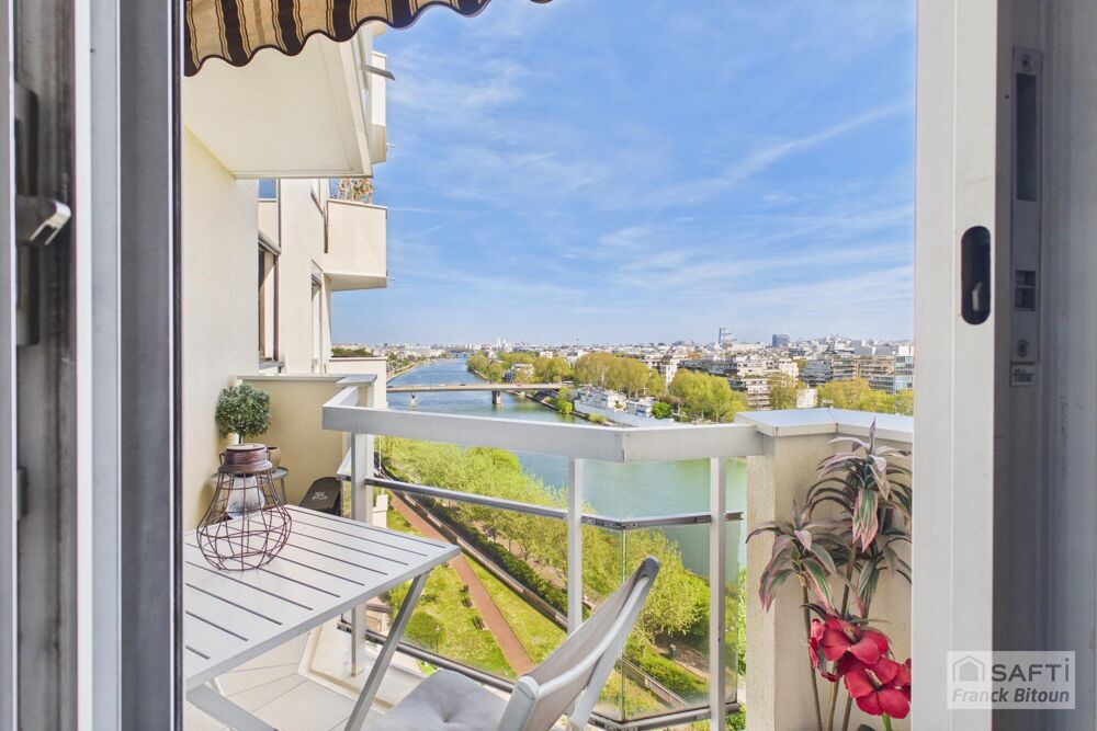Vente Appartement Vue SEINE, ÎLE DE LA JATTE et TOUR EIFFEL. Balcon, cave, et box en sus. Courbevoie