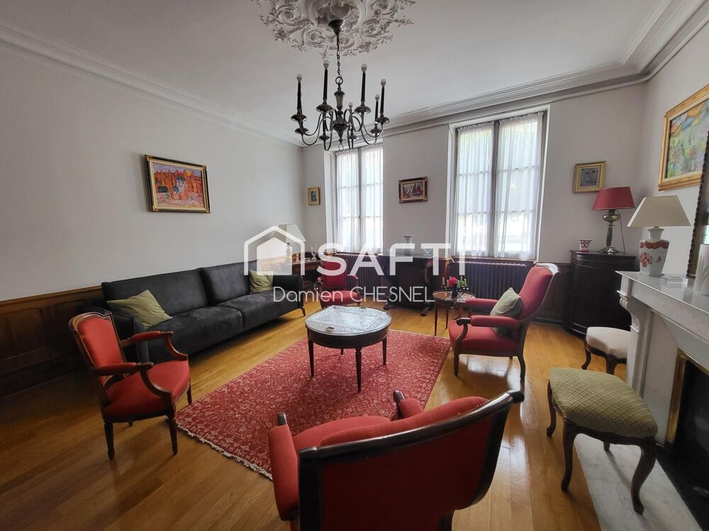 Maison 8 pièces 300 m² · à Saint-Amand-Montrond · 300 m² · 324 400 €
