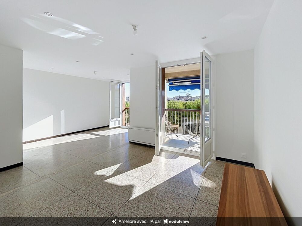 Manosque centre-ville  Lumineux appartement traversant de 78 m² entièrement rénové, avec balcon-terrasse, sans vis-à-vis et par