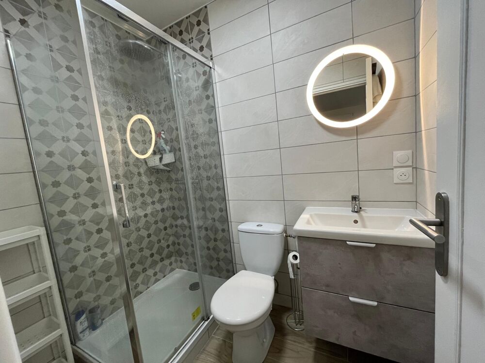 Vente Appartement Emplacement recherché aux Chartrons ! Studio lumineux et rénové, au calme sur cour, à seulement 100 m du tram Bordeaux