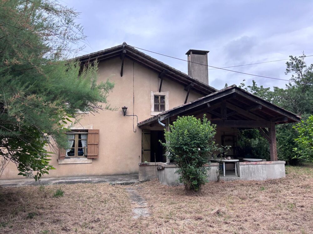 Saint-Michel-de-Castelnau  Maison à rénover avec grange et 1 hectare de terrain