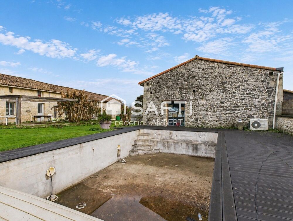 Longère 198 m² + piscine chauffée + dépendances