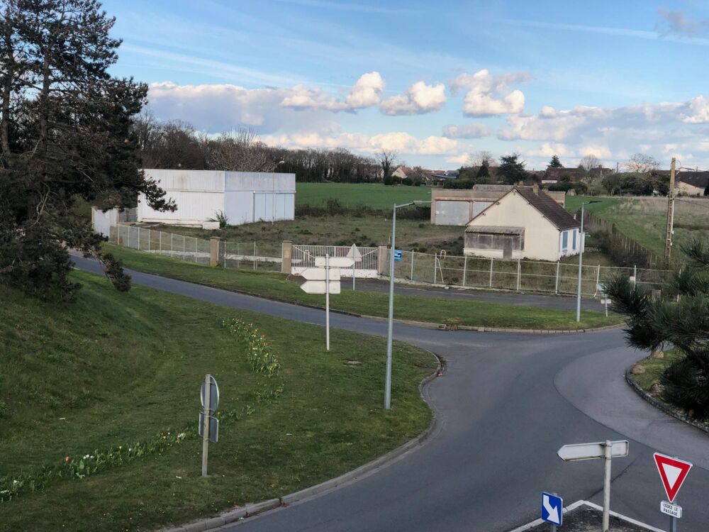   Ensemble immobilier à destination commerciale avec excellente visibilité 