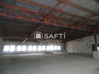  Immeuble à vendre 2051 m²
