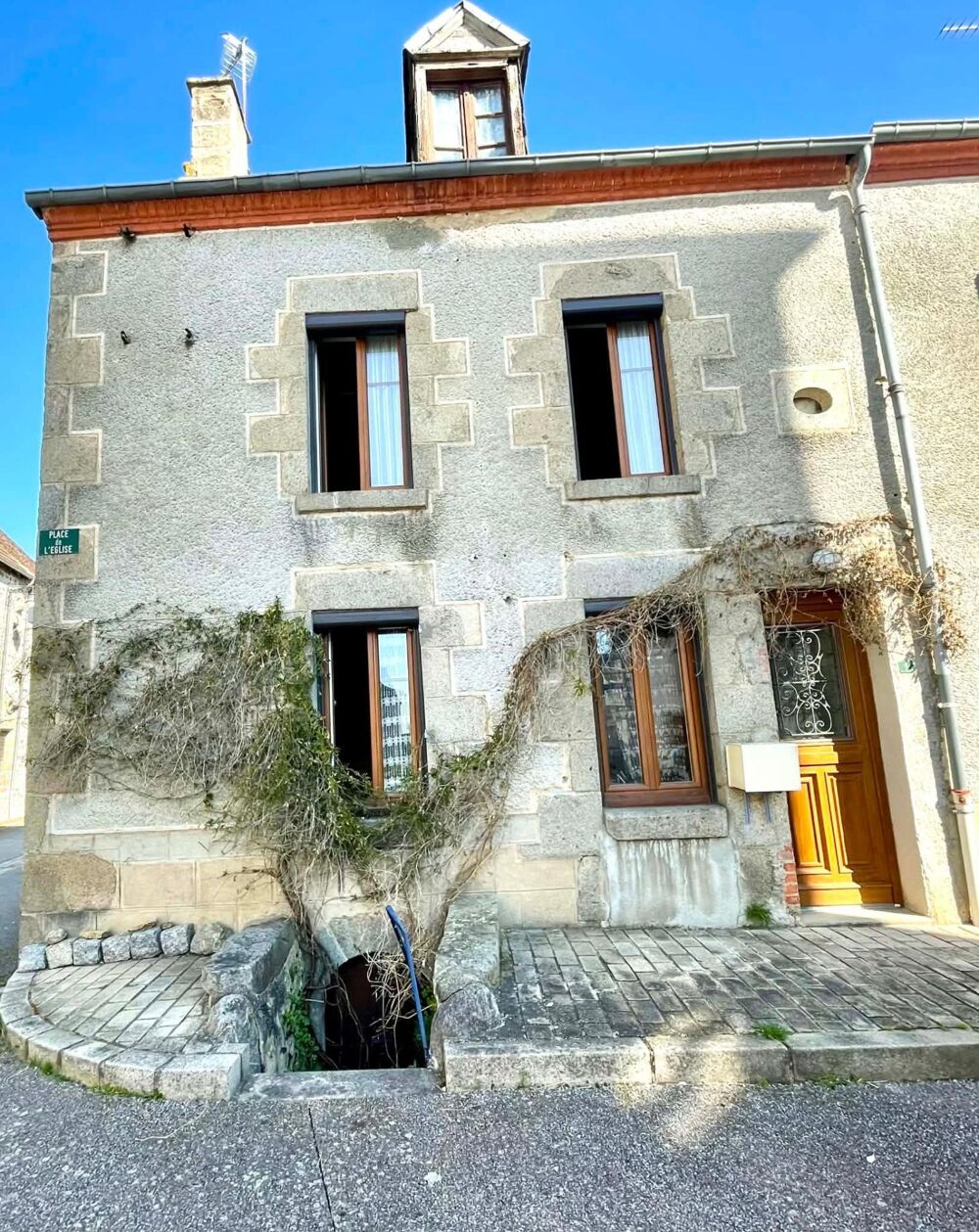 Ensemble immobilier de deux maisons et une maisonette