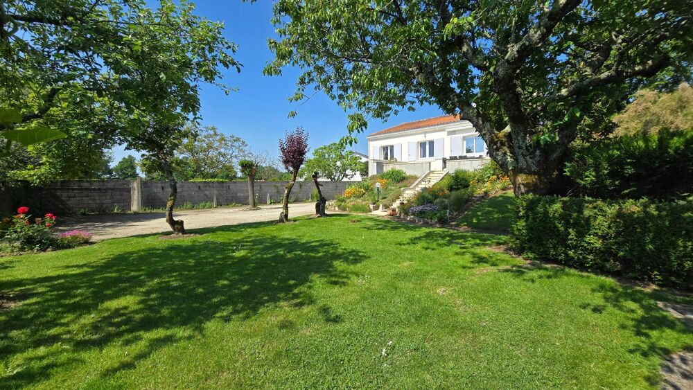 Maison au prix attractif sur un grand terrain à Landeronde