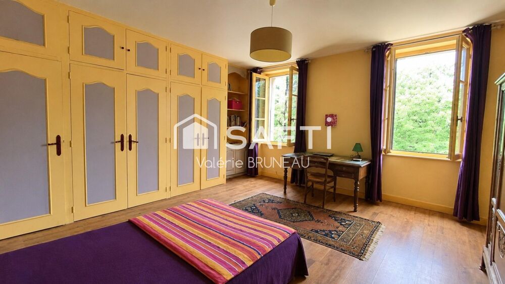 Vente Maison Maison au coeur de la place de Réalmont de 230 m² avec local commercial déjà loué Realmont