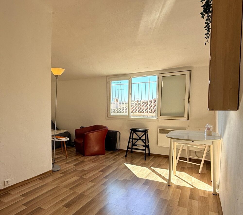 Vente Appartement RUE ST JACQUES T2 DERNIER ÉTAGE ASCENSEUR BALCON Marseille 6