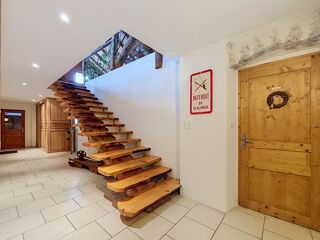 Vente Maison Ancienne ferme de caractère de 303 m² avec gîte indépendant, bureau et grand garage Mijoux
