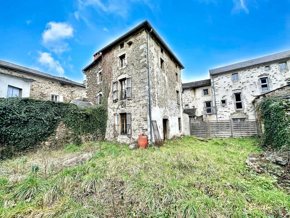 Bien atypique de plus de 350m² au coeur du village