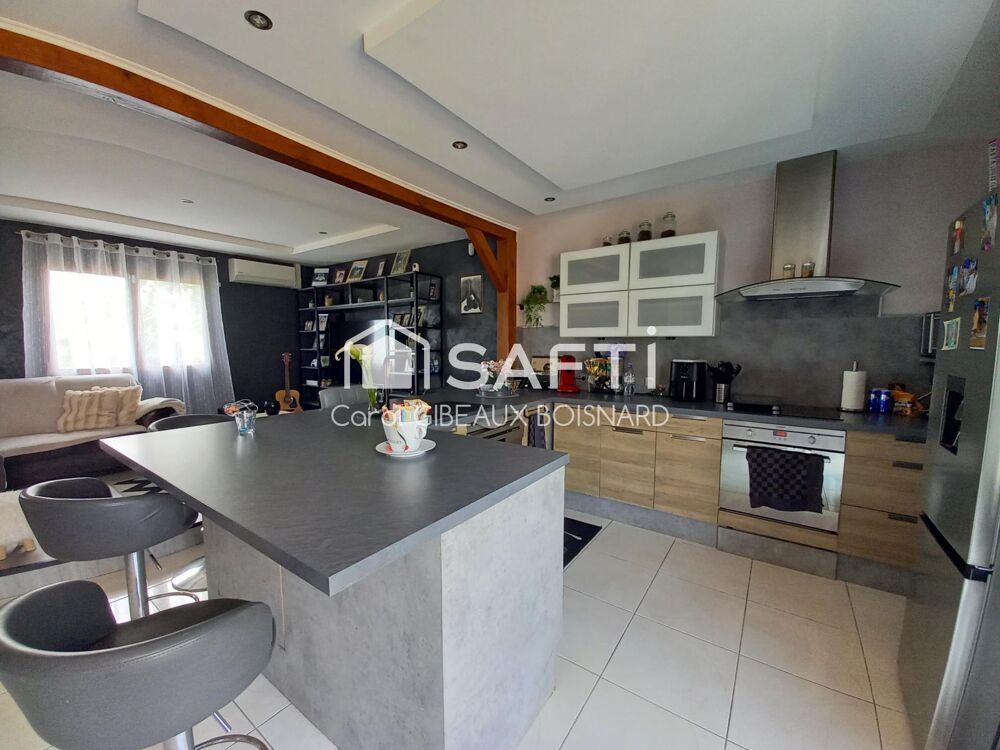 Beau pavillon avec 4 chambres, 2 garages et terrain