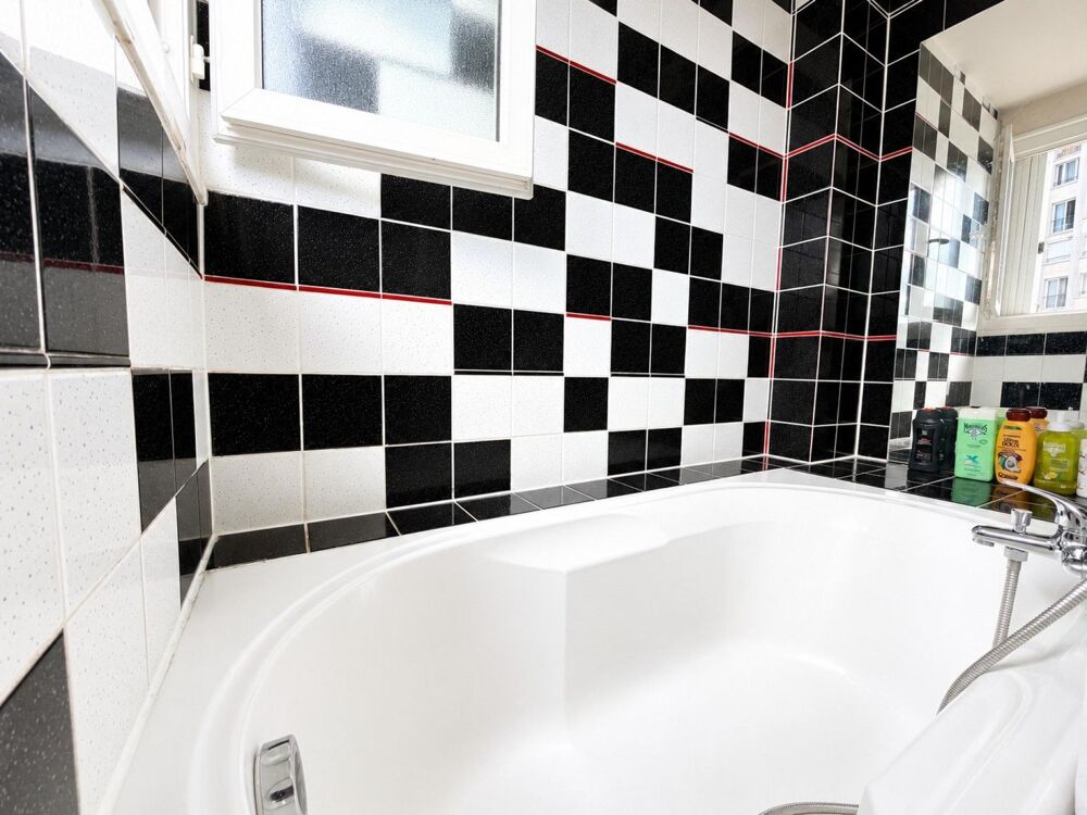 Vente Appartement Dernier étage - Traversant, lumineux avec balcon Paris 13
