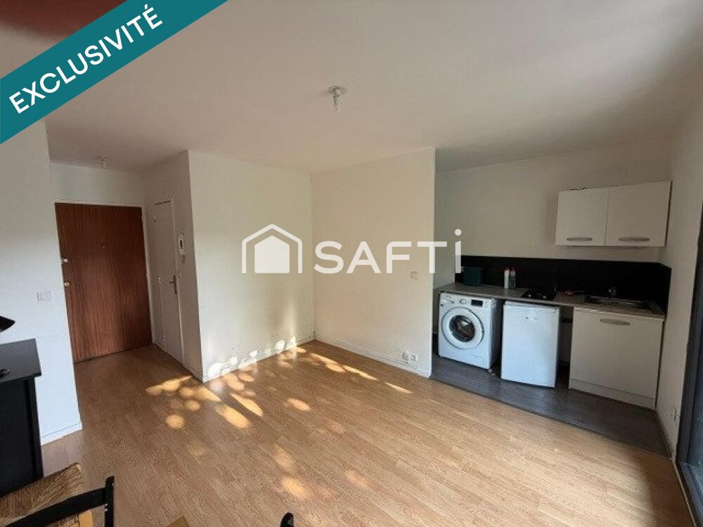 Avenue Dauphine , studio avec balcon, cave et emplacement parking