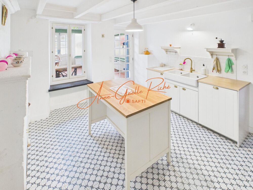 � vendre  Propri�t�/ch�teau Saint-Porchaire (17250)