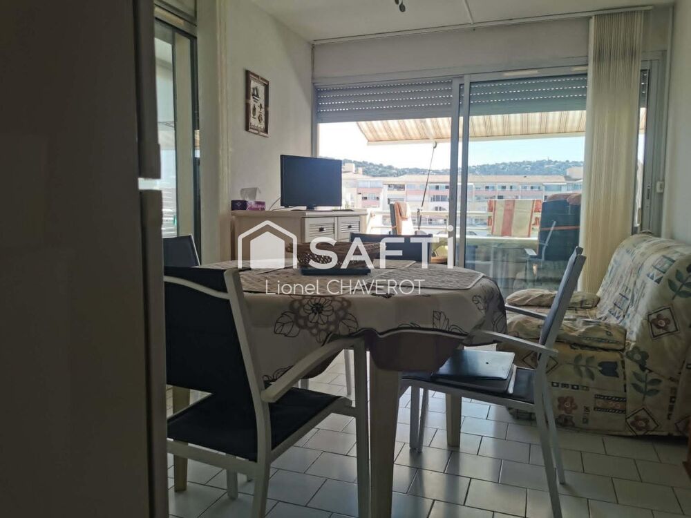 Vente Appartement Dernier étage. 3 chambres. À 150 m de la plage, sans route à traverser. Lumineux et calme. Proche commerces et commodités. Empla Sete